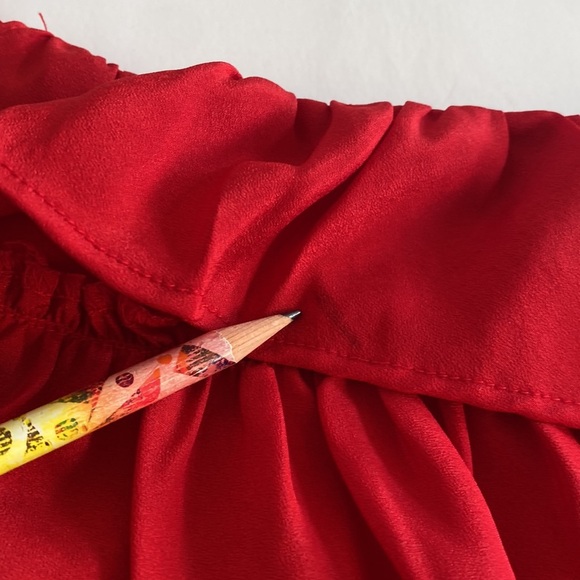 3/$15 frilly red lightweight feminine v neck cami formal office size medium - Picture 7 of 8